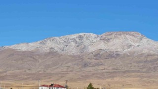 Süphan Dağı beyaza büründü