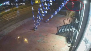 Sürücüsünün kontrolünü kaybettiği hafif ticari aracın takla atarak şarampole uçtuğu anlar kamerada