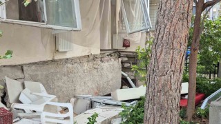 Tahliye kararı verilen 6 katlı binanın balkonu çöktü: 1 yaralı