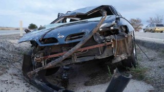 Takla atan otomobil hurdaya döndü: Aynı aileden 3 yaralı