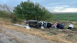 Takla atıp şarampole devrilen genç sürücü hayatını kaybetti