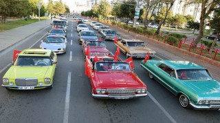 Talasta klasik araçlarla Cumhuriyet coşkusu