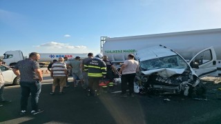 Tankerle, hafif ticari araç çarpıştı: 3 yaralı