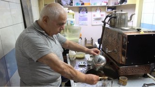 Tarihi Bakırcılar Çarşısının yarım asırlık çaycısı