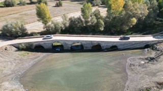 Tarihi köprü 2 bin yıldır hizmet veriyor