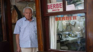 Tek koltuklu dükkanda yarım asırlık zanaat