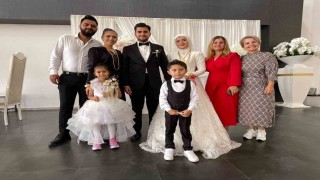 Tek torununa düğünde takı olarak ev, araba ve tarla hediye etti