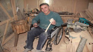 Tekerlekli sandalyeye mahkum kaldı, hayata küsmedi