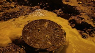 Tekirdağda sağanak yağışta altyapı çöktü, rögarlar taştı