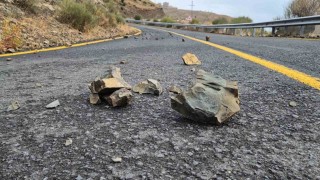 Tekirdağda taş ve kayalar yola düştü