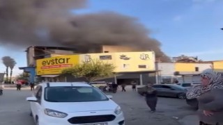 Tekstil malzemesi satan iş yerinde çıkan yangın söndürüldü