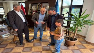 Temizlik personeli buldu, başkan teslim etti: İşçinin dürüstlüğü takdir topladı