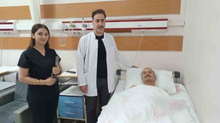 Tenis oynarken omuz çıkığı yaşayan 64 yaşındaki hasta, kullanılan özel plakla sağlığına kavuştu