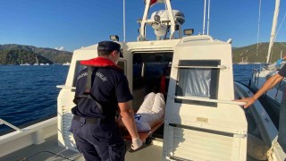 Ticari yatta yaralanan vatandaşa Sahil Güvenlik tıbbi tahliye