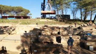 Tios Antik Kentinde bulunan Roma Dönemi lahitleri törenle açıldı