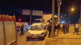 Tır ile hafif ticari araç çarpıştı: 2 yaralı