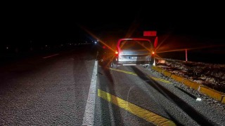 Tırla hafif ticari aracın çarpıştığı kazada 2 kişi yaralandı