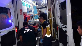 Tırla otomobil çarpıştı: Hurdaya dönen otomobildeki sürücü yaralamadı, tır sürücüsü kabinde sıkıştı