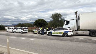 Tokatta kaçak göçmen taşıyan tır şoförü ve arkadaşı tutuklandı