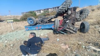 Tokatta traktör devrildi: 2 yaralı