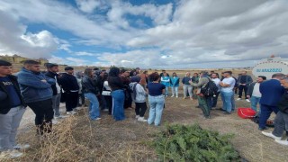 Tomarza MYO öğrencileri yüzlerce fidanı toprakla buluşturdu