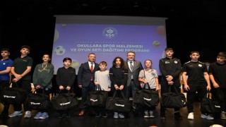 Trabzonda okullara spor malzemesi ve oyun seti desteği