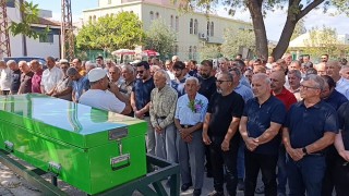 Trafik kazasında hayatını kaybeden doktor memleketi Kozanda son yolculuğuna uğurlandı