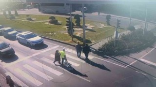 Trafik polisinden örnek davranış