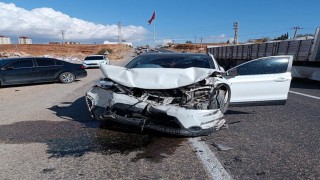 Traktör ile otomobil çarpıştı: 4 yaralı