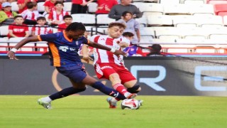 Trendyol Süper Lig: Antalyaspor: 0 - RAMS Başakşehir: 2 (İlk yarı)