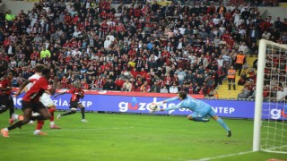 Trendyol Süper Lig: Gaziantep FK: 3 - Antalyaspor: 0 (İlk yarı)