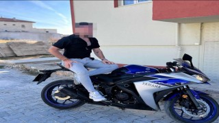 tüfekle oynarken kazara kendini vurdu