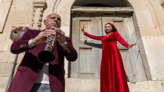 Tuncelide asırlık kına türküsü tarihi sokaklarda yeniden hayat buldu