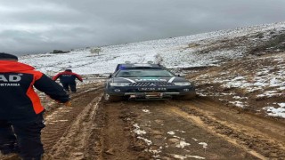 Tuncelide ekipler hastalanan kadın için seferber oldu