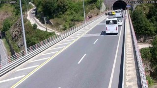 Tünel çıkışında geri manevra yapan halk otobüsü kazaya yol açtı