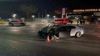 Tur minibüsü ile otomobil çarpıştı: 2 yaralı