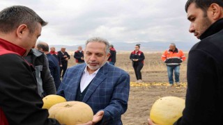 Türkiye Birincisi olan Talaslı çiftçilere Başkan Yalçından tebrik