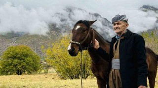 Türkiye-Irak sınırında kartpostallık manzara: Kar ve sonbahar güzelliği bir arada