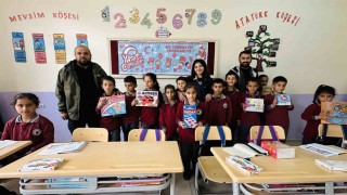 Türkiye-Irak sınırındaki öğrencilere oyun seti hediyesi