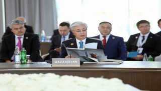 Türkiye, TDT Zirvesinde liderlere Cengiz Aytmatovun ortak alfabe ile yazılan kitabını hediye etti