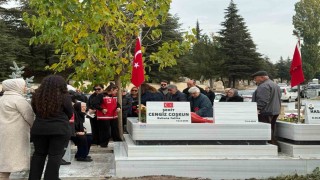 TUSAŞa düzenlenen terör saldırısı şehitleri yıl dönümünde kabri başında anıldı