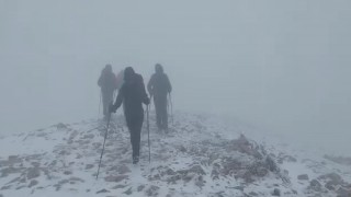 Uludağda yılın ilk karını zirvede kutladılar