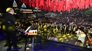 Ümit Besenden memleketi Osmaniyede muhteşem konser