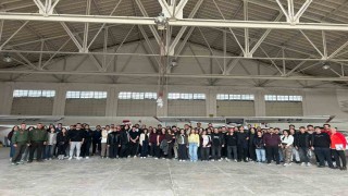 Üniversite öğrencileri İnönü Havacılık Eğitim Merkezini ziyaret etti, eğitim uçaklarını yakından gördü