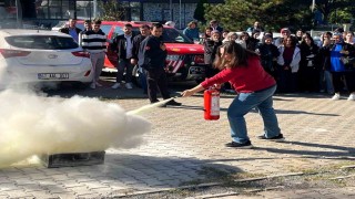 Üniversite öğrencileri yangına karşı tatbikatla bilinçlendirildi