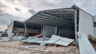 Ürünlüde iki kaçak yapı yıkıldı