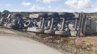 Uşakta tır yan yattı: 1 yaralı