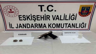 Uyuşturucu bulunduran şahıs jandarma tarafından yakalandı