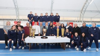 Vali Akbıyıktan Yalıkavakspora moral ziyareti