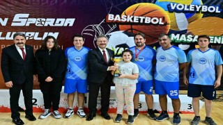 Vali Aksoy, 3. Kamu Spor Oyunlarında dereceye girenleri ödüllendirdi